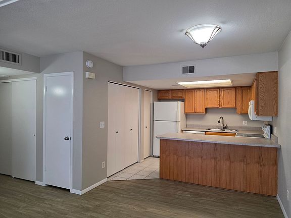 5th image of 2149 E 10th St APT 2