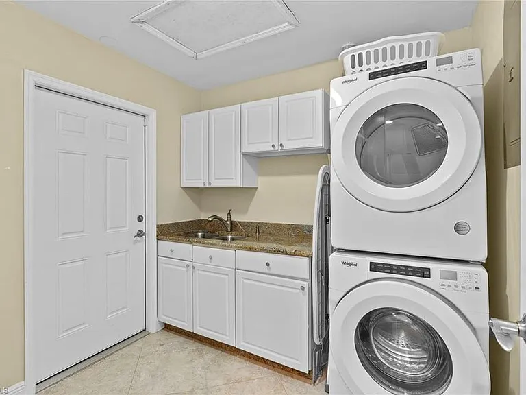 675 Harbour Dr — Photo 25