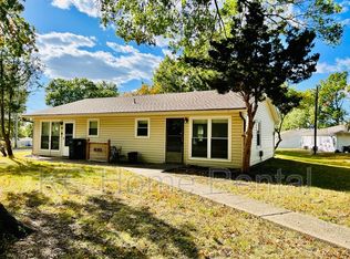 610 NW Fieldcrest Dr #B, Lees Summit, MO 64081