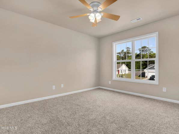 701 Bay Willow Court, Hubert, NC 28539