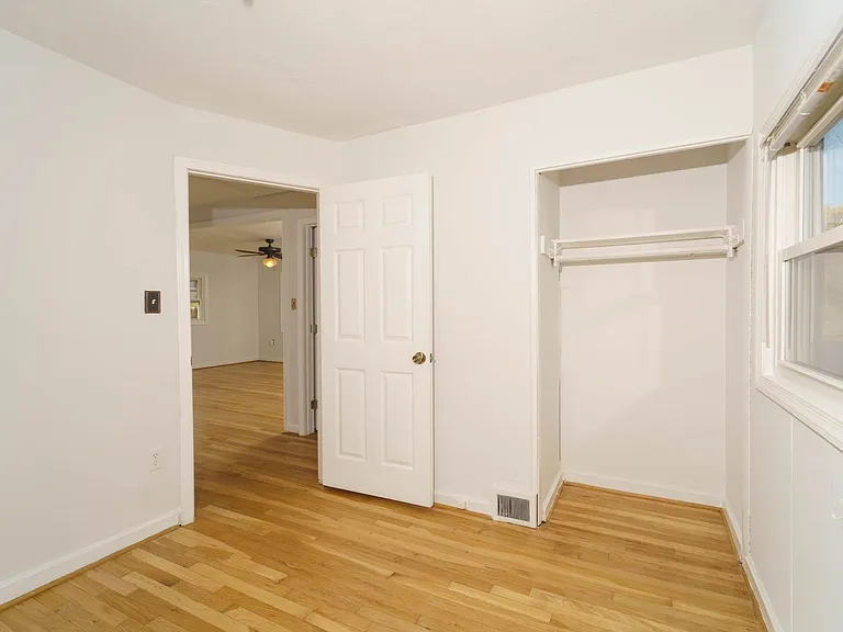 4400 Garrett Park Rd — Photo 13