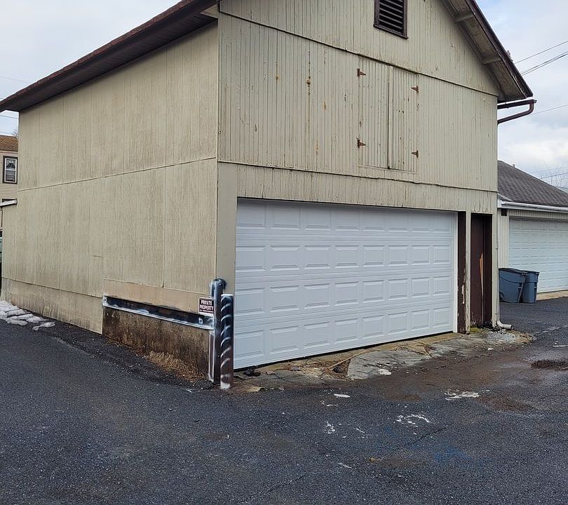 1st image of 132 S 5th Ave
