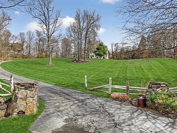 4th image of 1071 Craigville Road