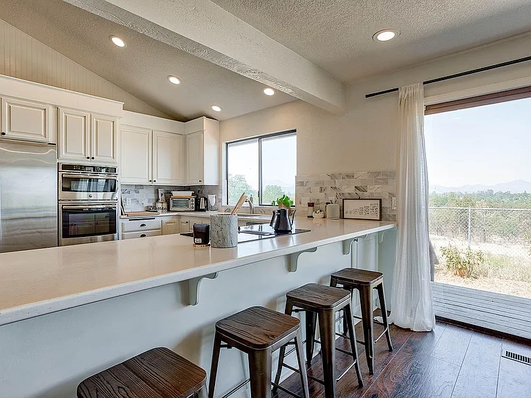 466 Woodcliff Dr #1 — Photo 5