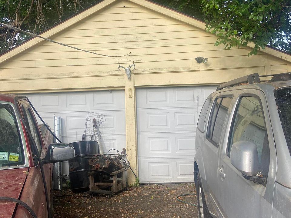 2nd image of 931 Davis Terrace