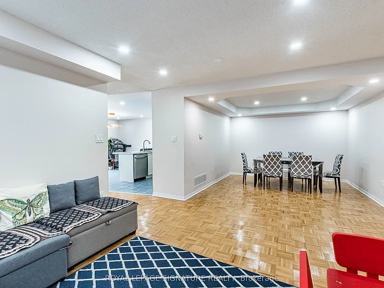 35 Whitehouse Cres — Photo 14