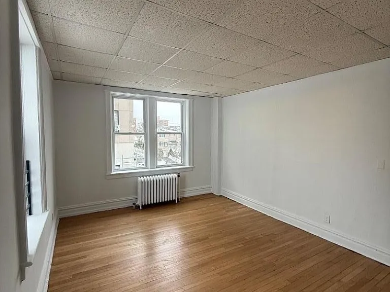 214 Lawton Ave #12 — Photo 4