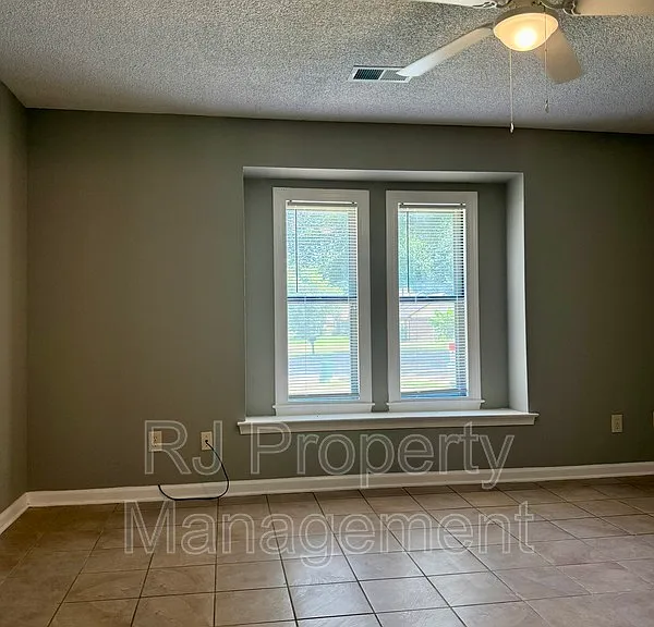 4521 Stony Point Dr — Photo 7