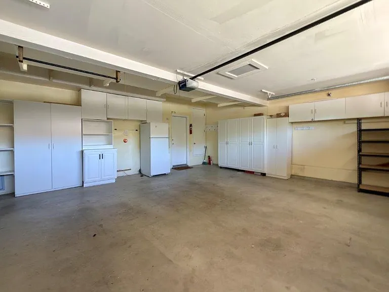 94 S Newport Dr — Photo 44