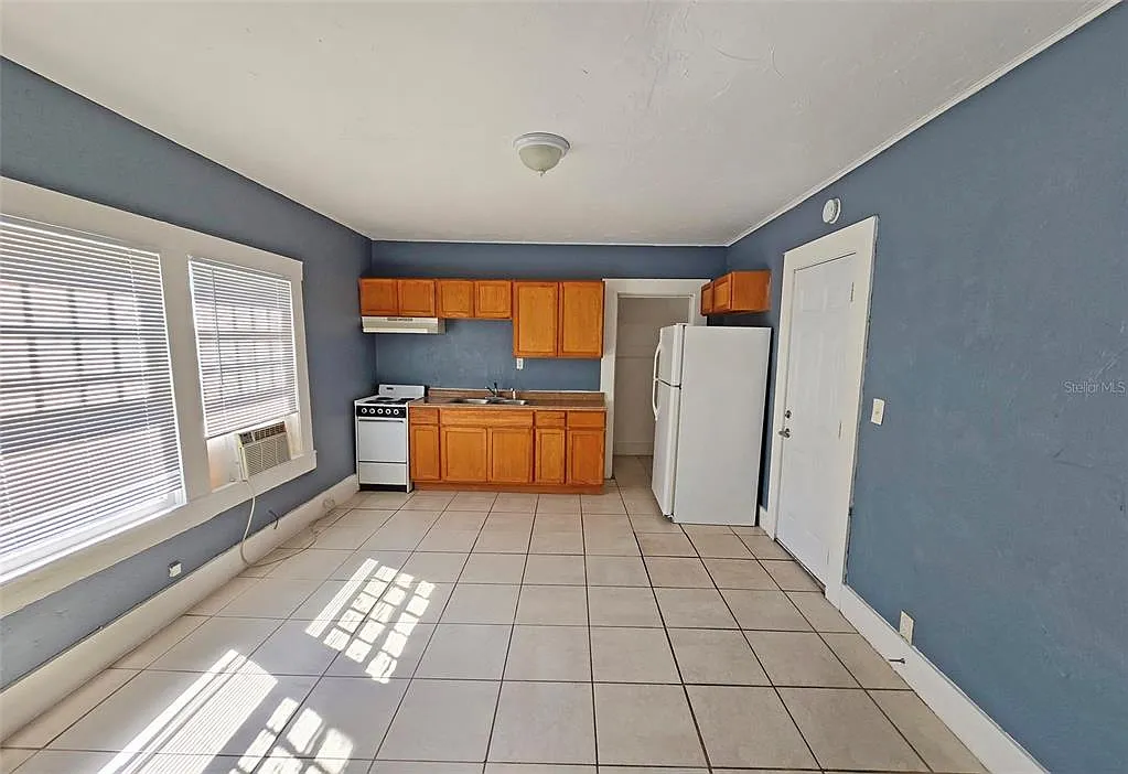 1 bed, 1.0 bath, 610 sqft, $1,075 — Photo 2