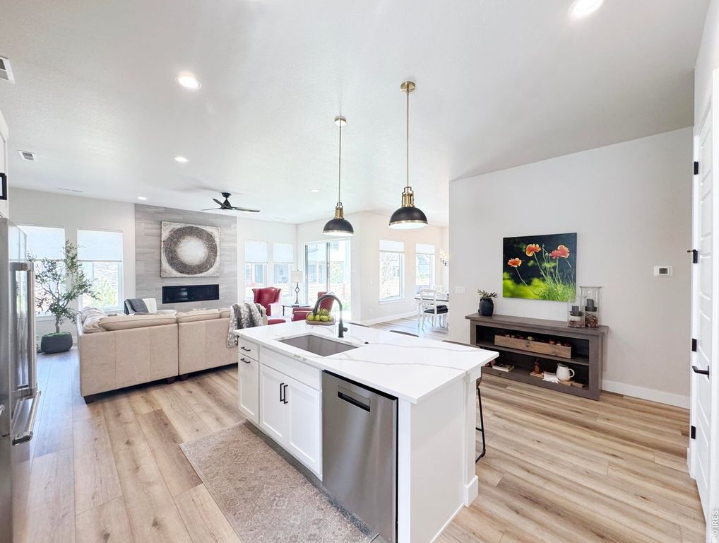1727 Barefoot Dr