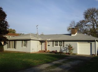 702 E Newkirk St, Tuscola, IL 61953