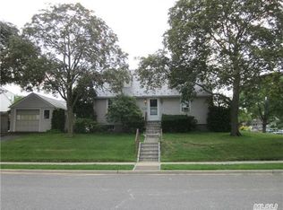 123 Brixton Rd S, West Hempstead, NY 11552