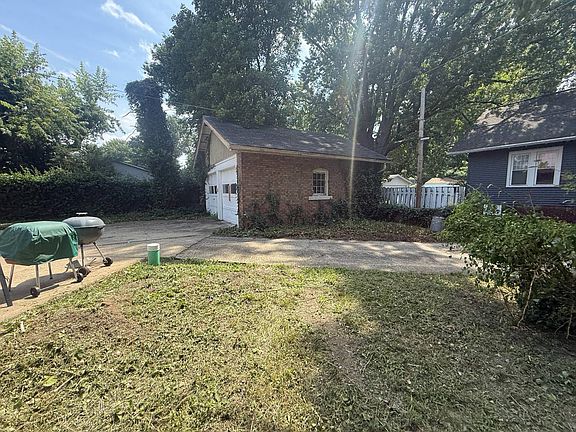 3rd image of 1105 S Walnut St