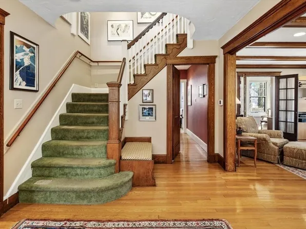 6 Briarfield Rd, Milton, MA 02186