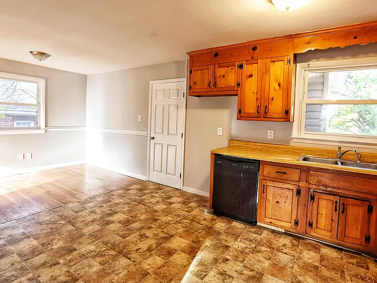 2703 Boston St — Photo 7