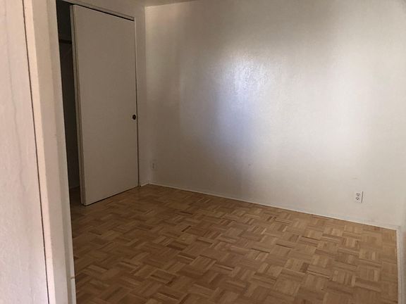 4th image of 966 Vienna St