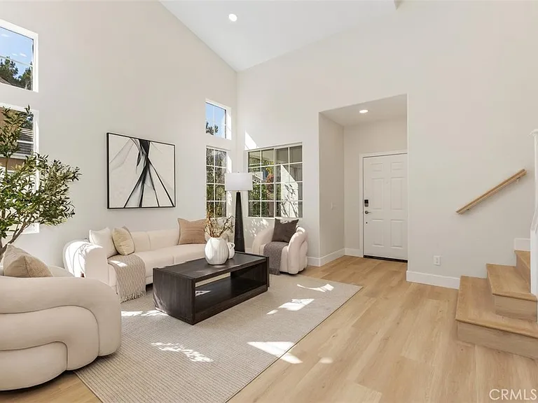 5 Chatri Cir — Photo 2