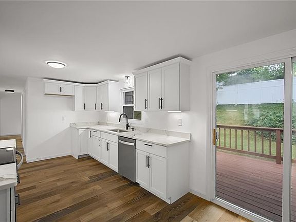4th image of 140 Tanner Ave