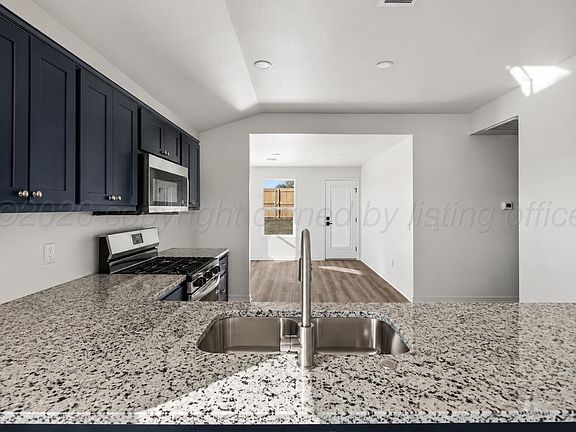 3rd image of 1401 Sioux