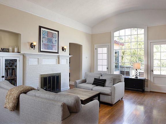 5th image of 938 Lighthouse Ave