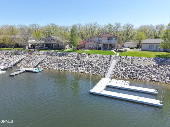 1330 Riverwood Dr, Bismarck, ND 58504