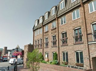 3277 M St NW, Washington, DC 20007