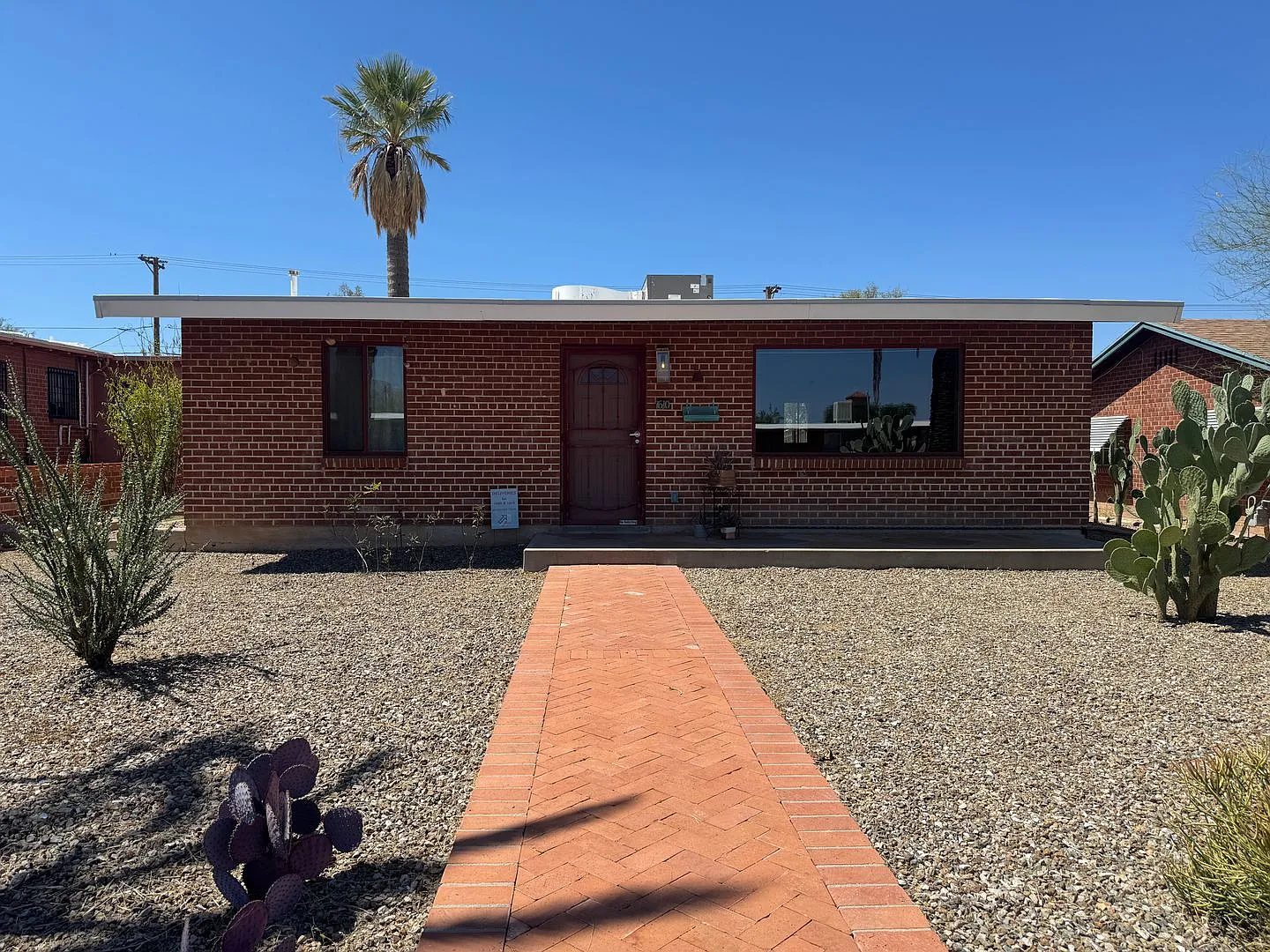 All Utilities Included Colorful & Eclectic 2 Bed / 1 Bath Home Near U Of A — Photo 2