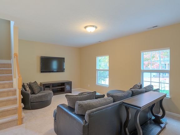 5th image of 1735 Aden Lane