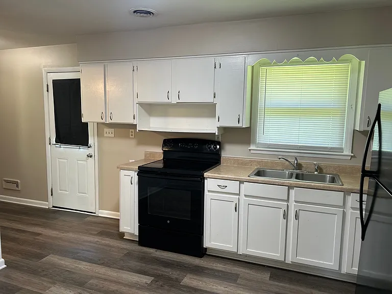 10406 Whipps Mill Rd — Photo 10