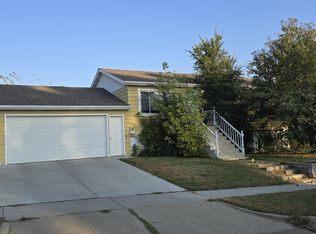 719 N 22nd St, Bismarck, ND 58501