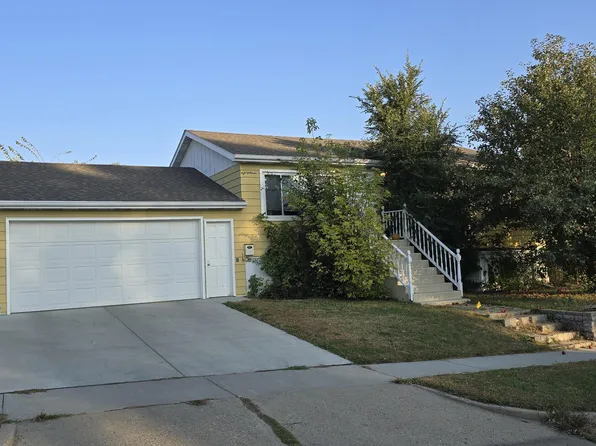 719 N 22nd St, Bismarck, ND 58501