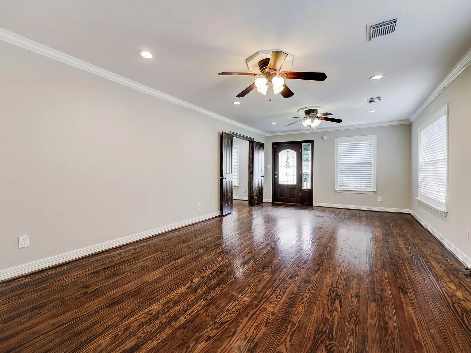 2 bed, 1.0 bath, 1176 sqft, $1,800 — Photo 3