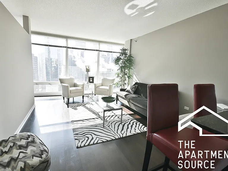 345 E Ohio Studio #STUDIO — Photo 1