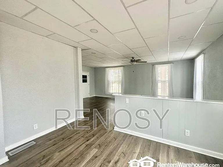 105 E 3rd Ave — Photo 9