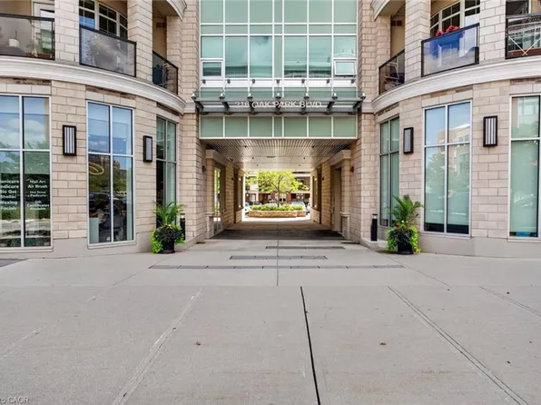216 Oak Park Blvd #214, Oakville, ON L6H 0T8