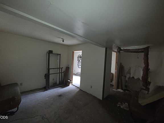 5th image of 404 S 1st Ave