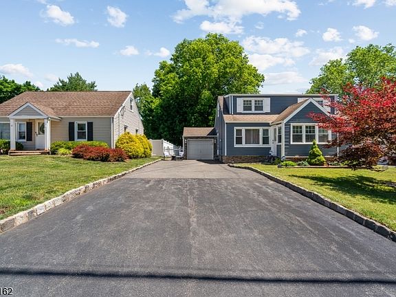 3rd image of 10 Dale Dr