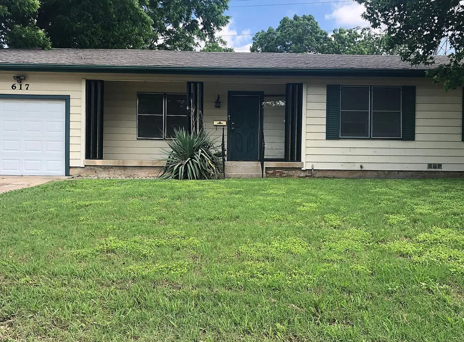 3 bed, 1483 sqft, $1,900 — Photo 1