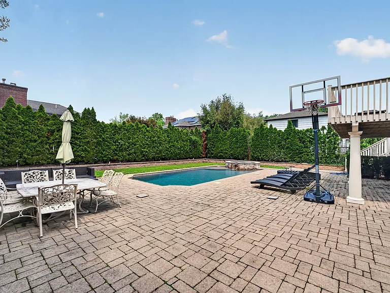 280 Ash St — Photo 38