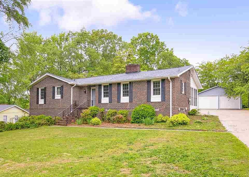 1st image of 115 Woodland Dr