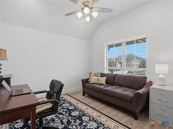 5th image of 1833 Luna St