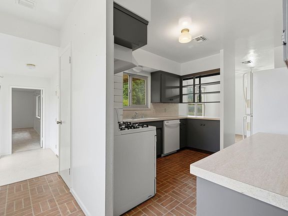 4th image of 5431 E Liberty Avenue