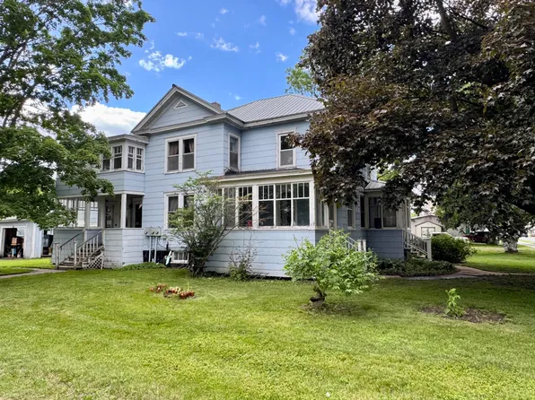 12 Delaware St, Rouses Pt, NY 12979