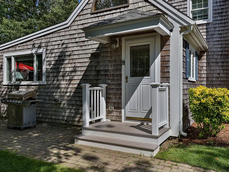 4 Wildwood Ave — Photo 35