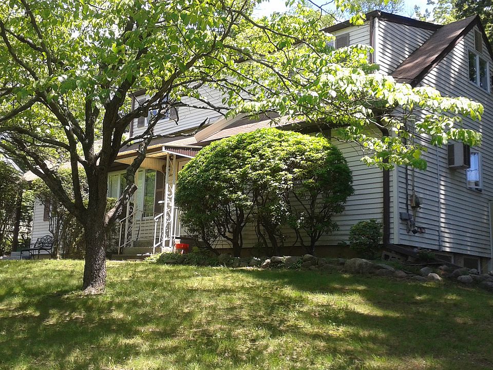 1st image of 7 Manor Dr