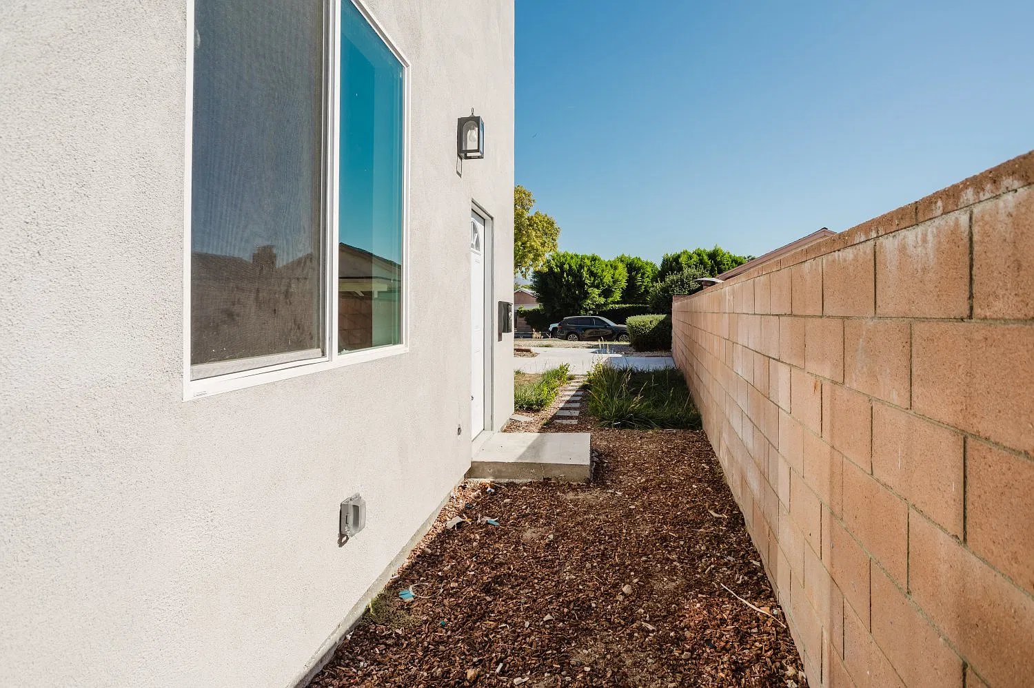3 bed, 1200 sqft, $3,300 — Photo 3