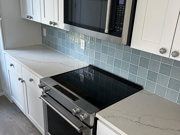 3rd image of 5931 Lindell Ave #103