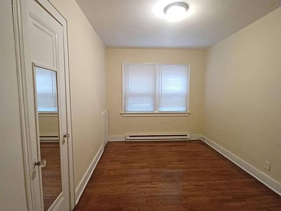 3rd image of 2422-24 Benderwirt Ave #2424-2