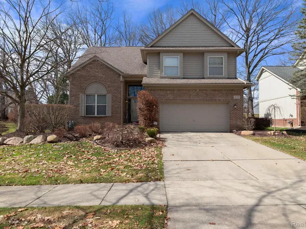 40700 Kingsley Ln, Novi, MI 48377